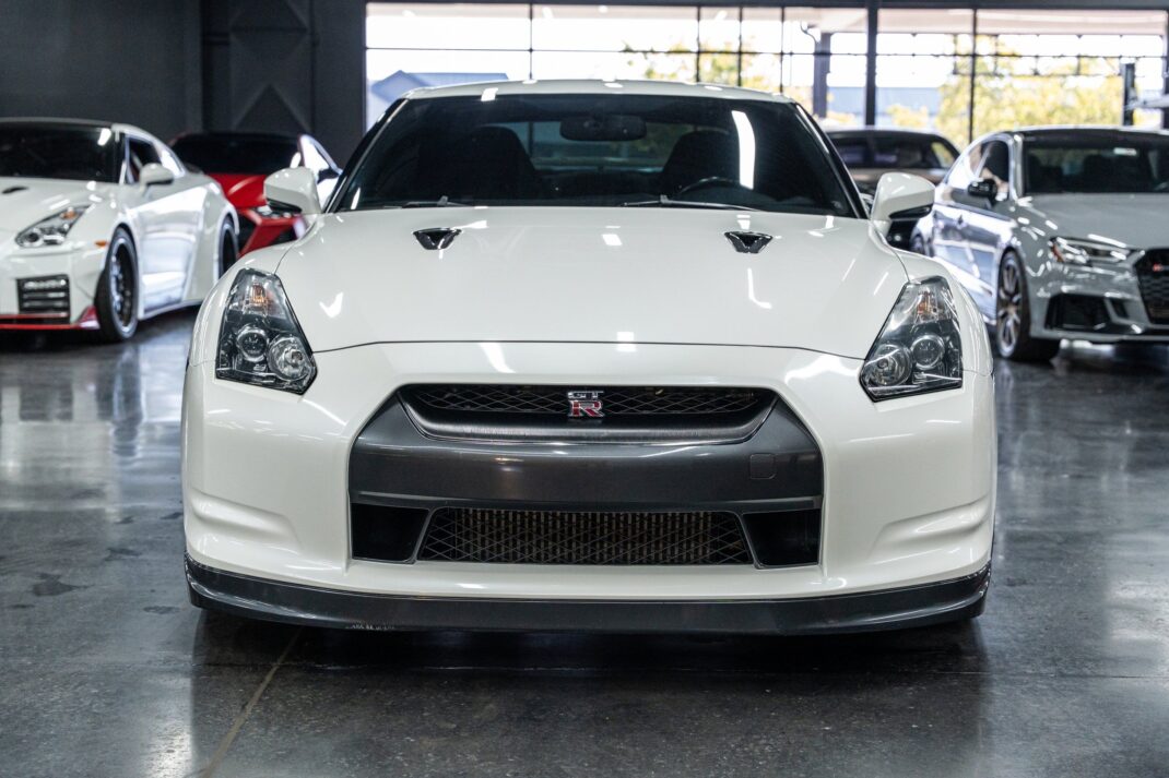2010 Nissan GT-R - Image 16