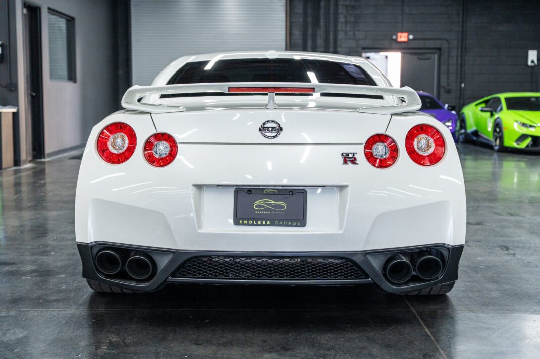 2010 Nissan GT-R - Image 8