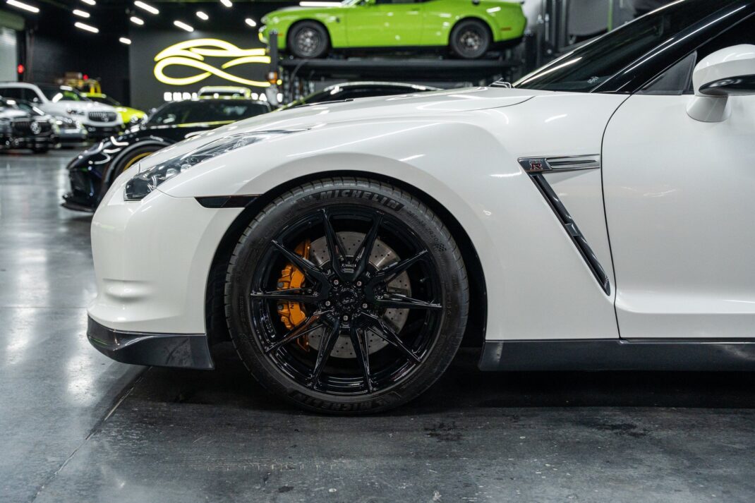 2010 Nissan GT-R - Image 13