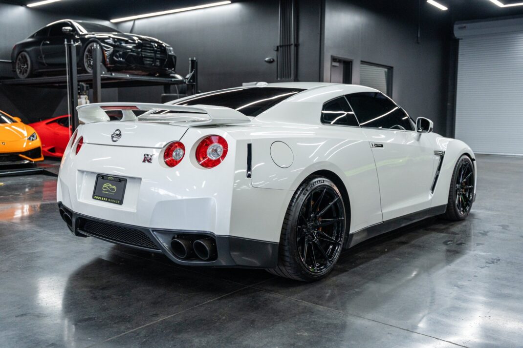 2010 Nissan GT-R - Image 7