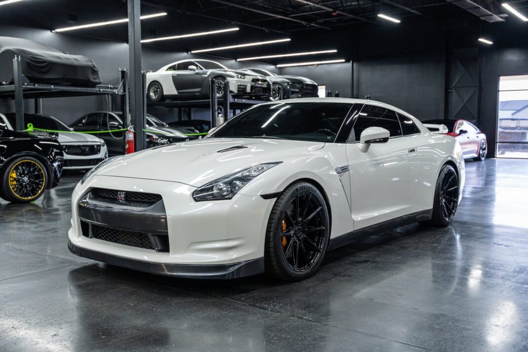 2010 Nissan GT-R - Image 15