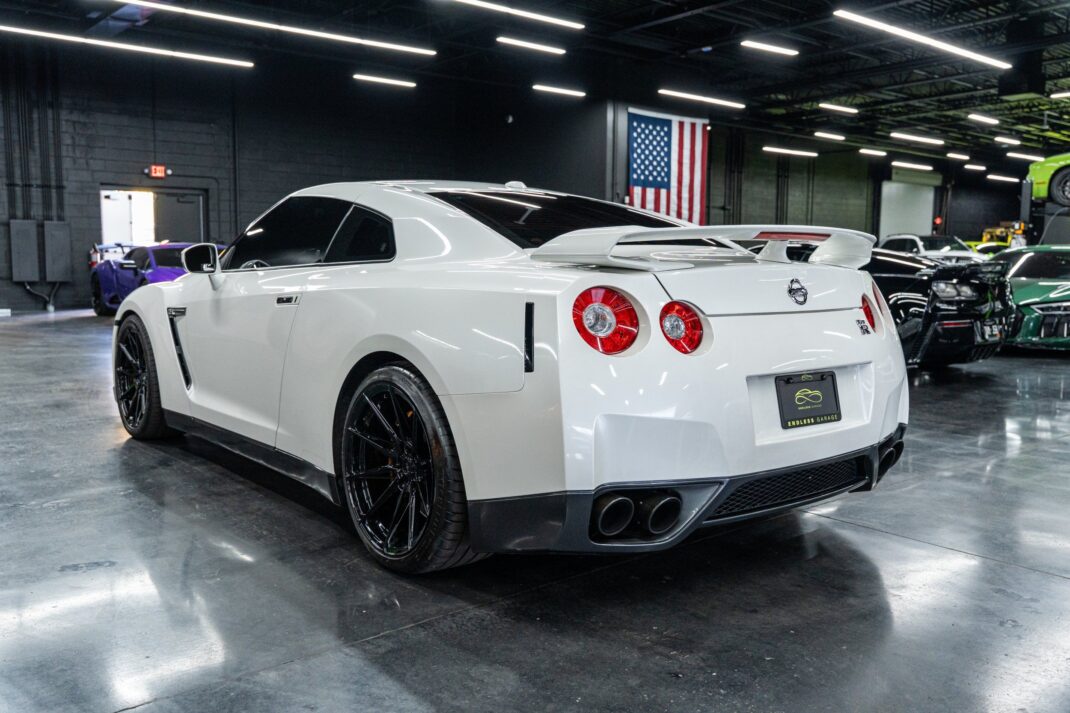 2010 Nissan GT-R - Image 9