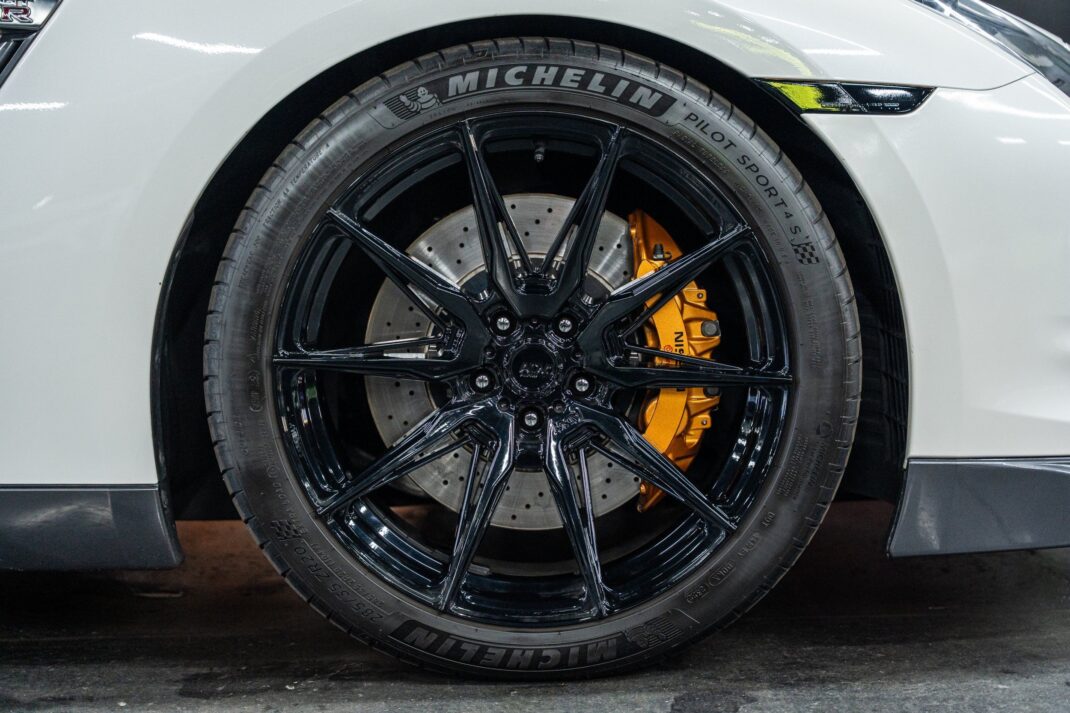 2010 Nissan GT-R - Image 3
