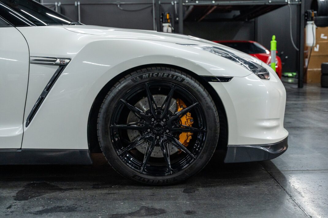 2010 Nissan GT-R - Image 2