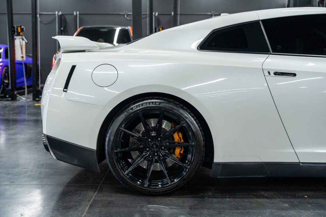 2010 Nissan GT-R - Image 5