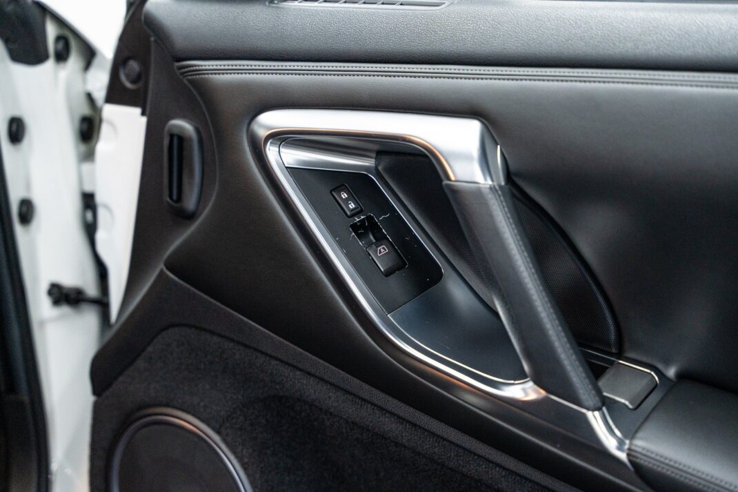 2010 Nissan GT-R - Image 31