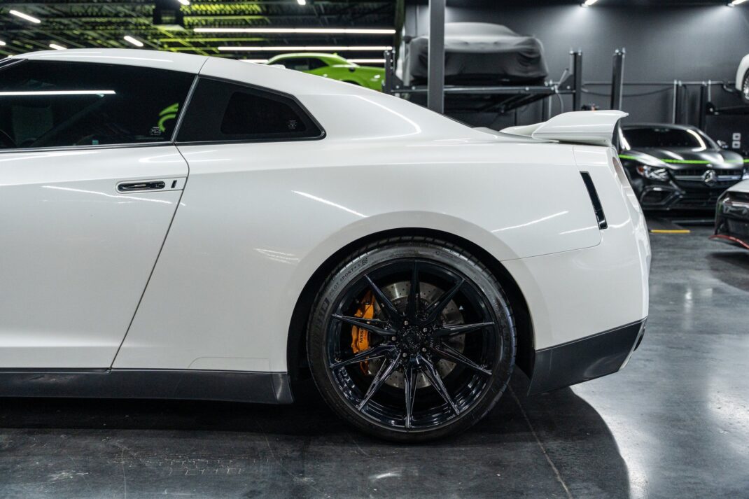 2010 Nissan GT-R - Image 10