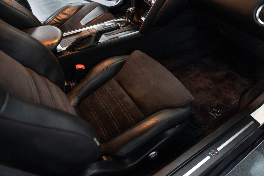 2010 Nissan GT-R - Image 33