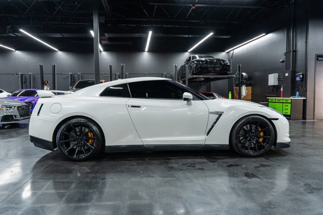 2010 Nissan GT-R - Image 4