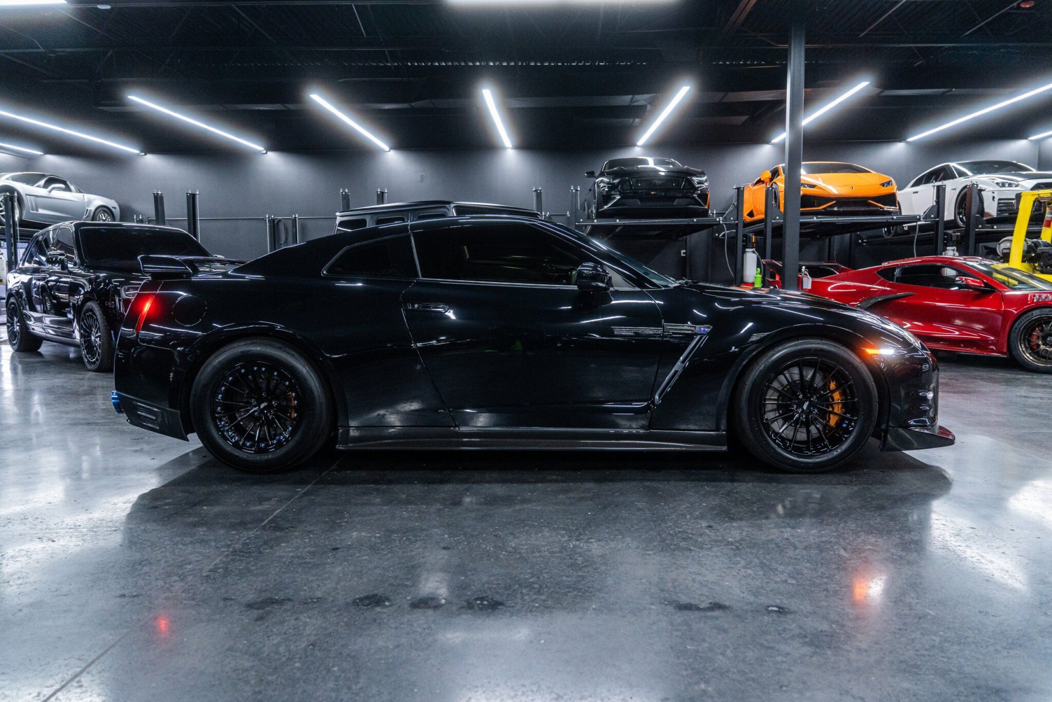 2014 Nissan GT-R - Image 3