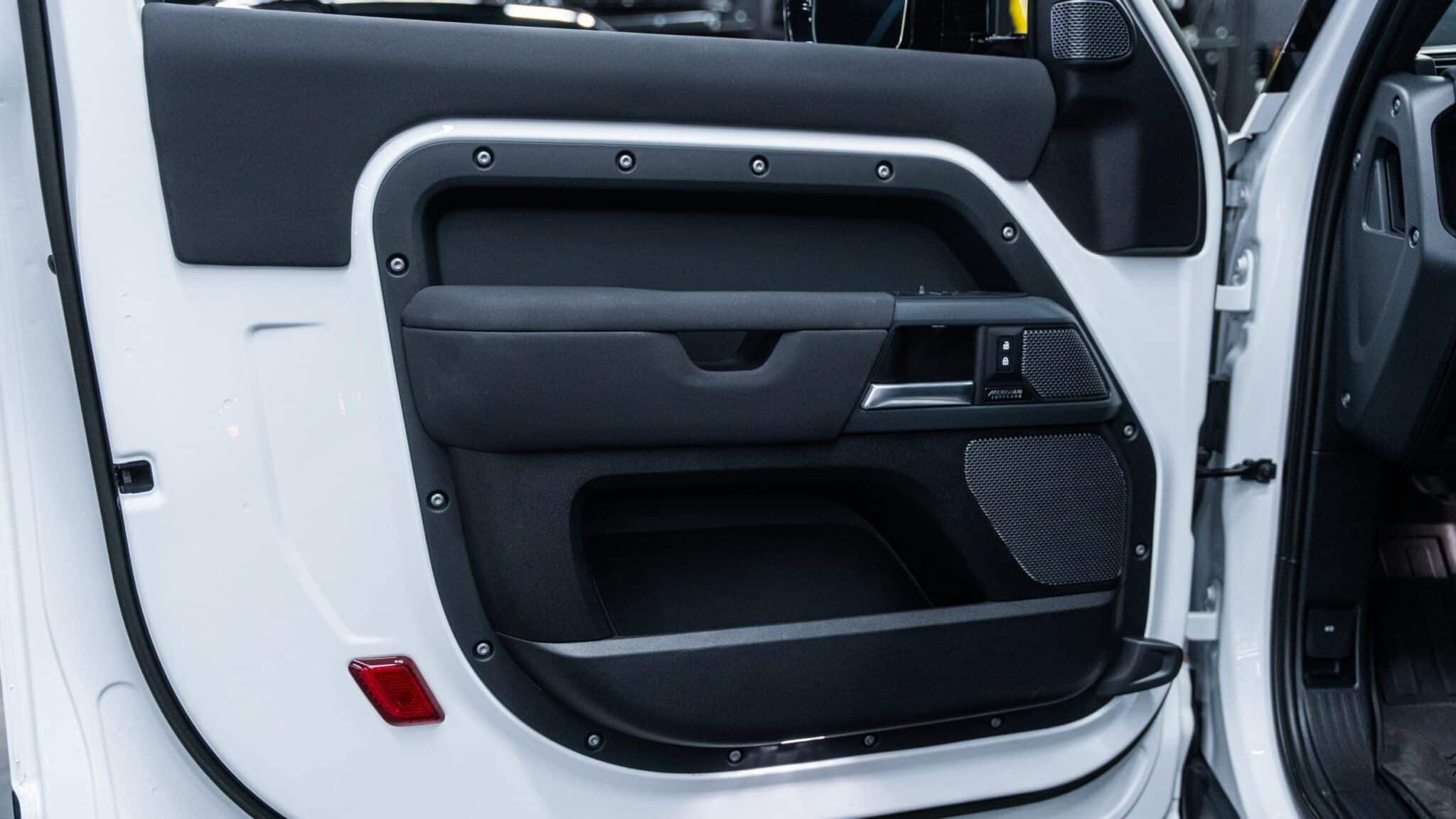 2023 Land Rover Defender - Image 24