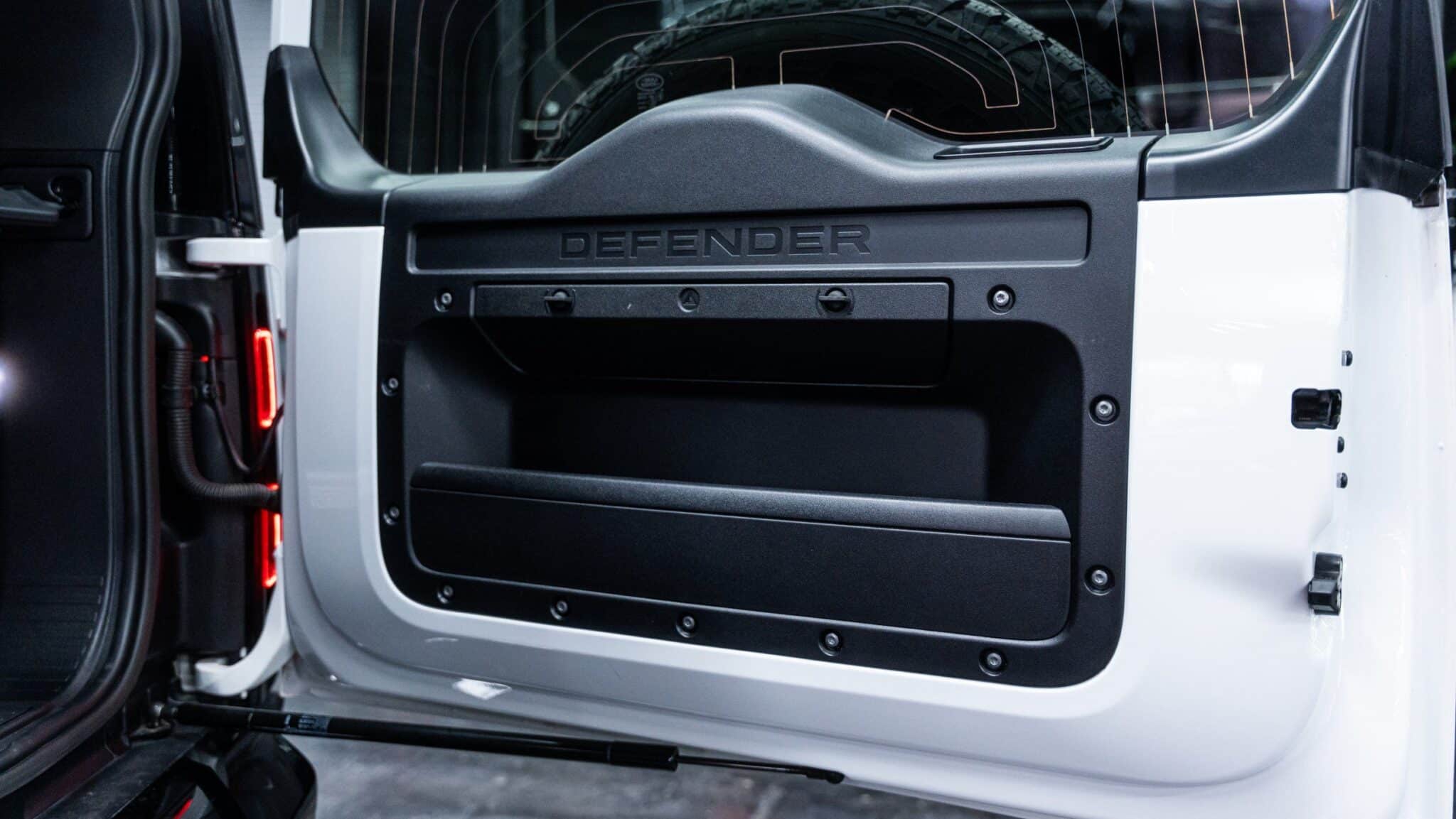 2023 Land Rover Defender - Image 36