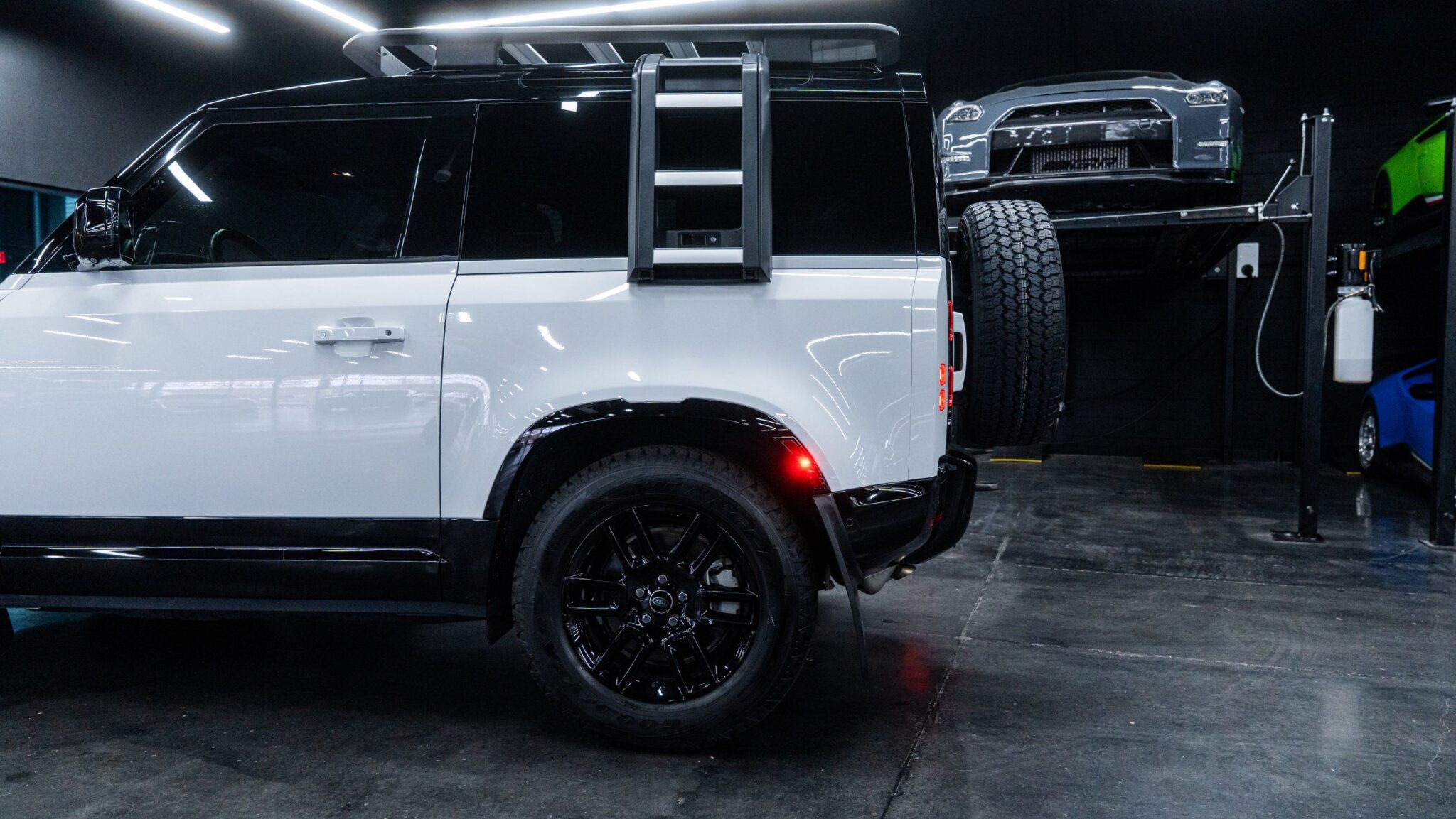 2023 Land Rover Defender - Image 10