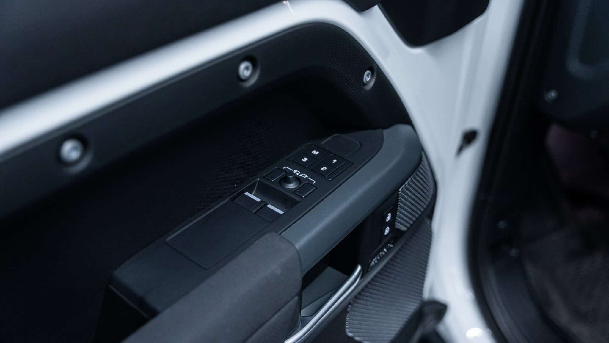 2023 Land Rover Defender - Image 25