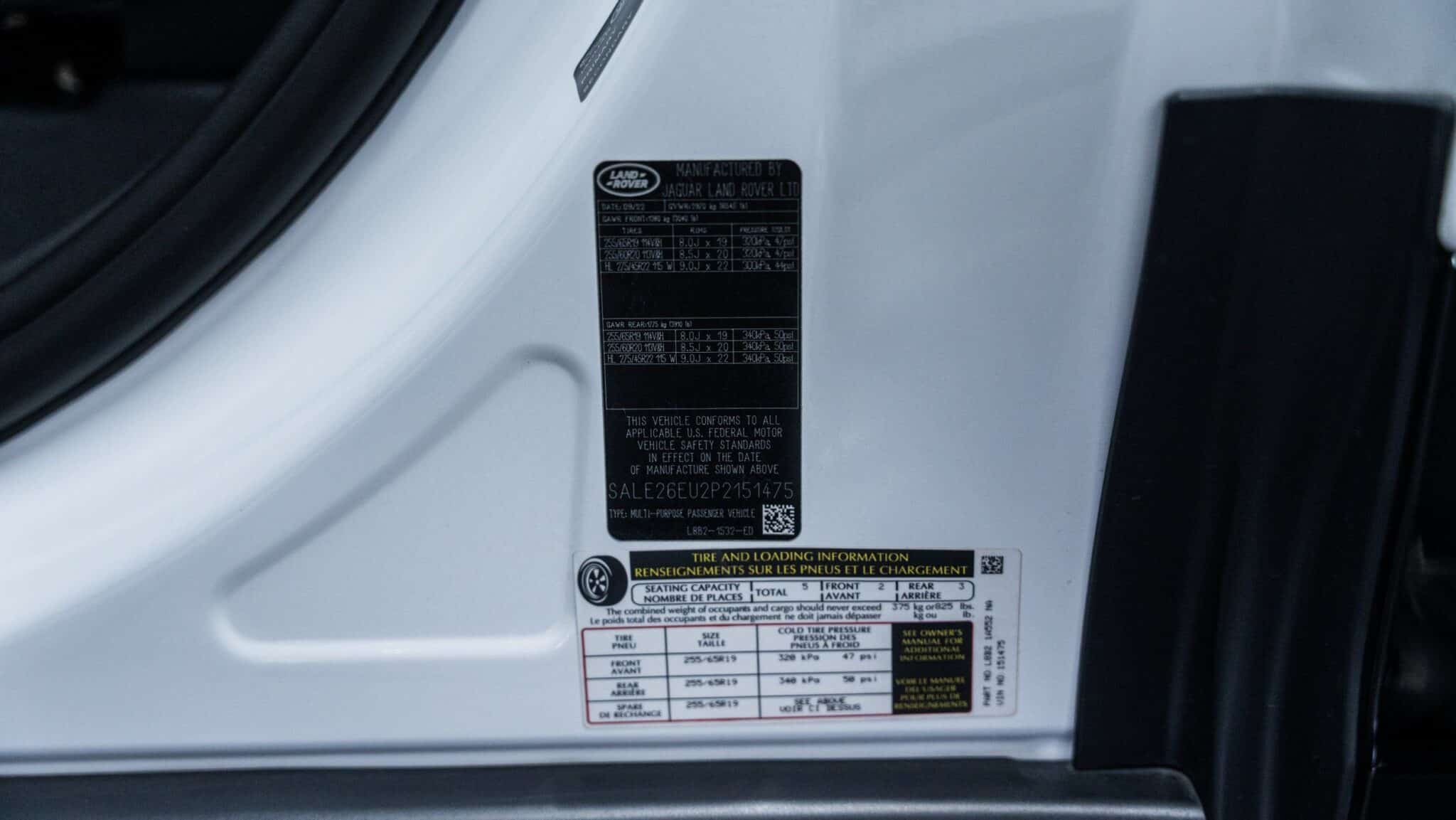 2023 Land Rover Defender - Image 20