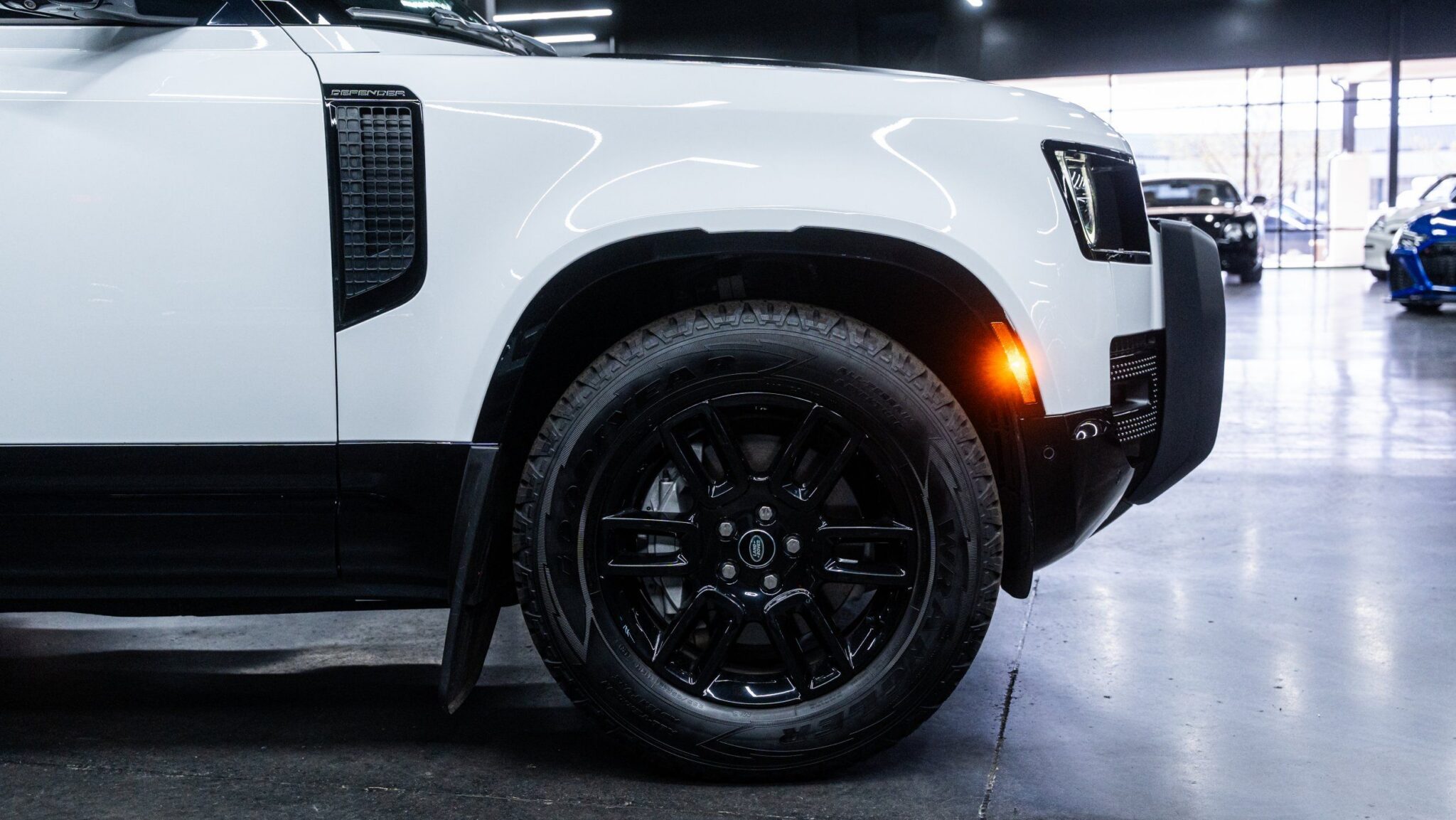 2023 Land Rover Defender - Image 2