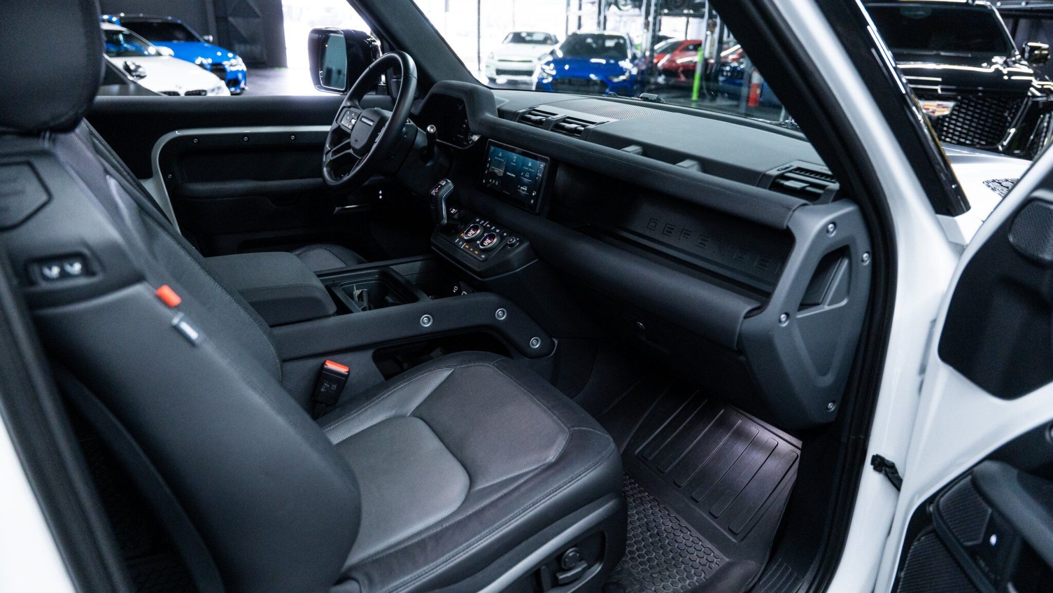 2023 Land Rover Defender - Image 38