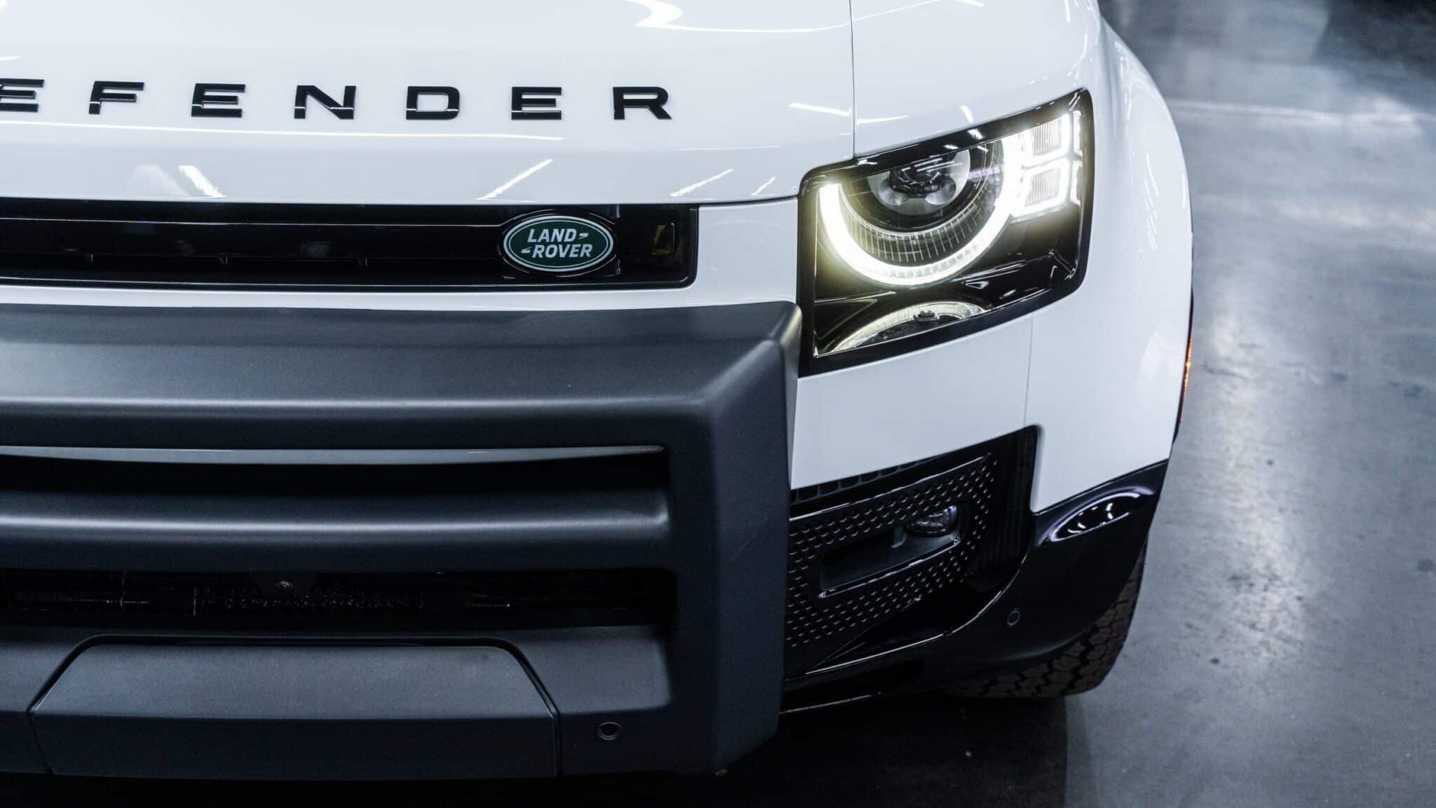 2023 Land Rover Defender - Image 16