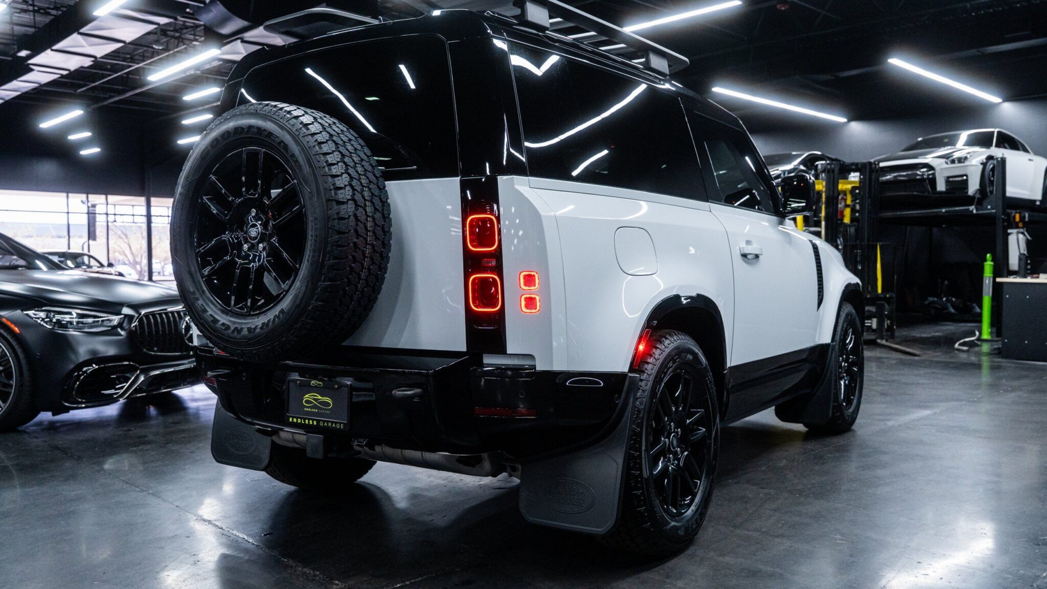 2023 Land Rover Defender - Image 6