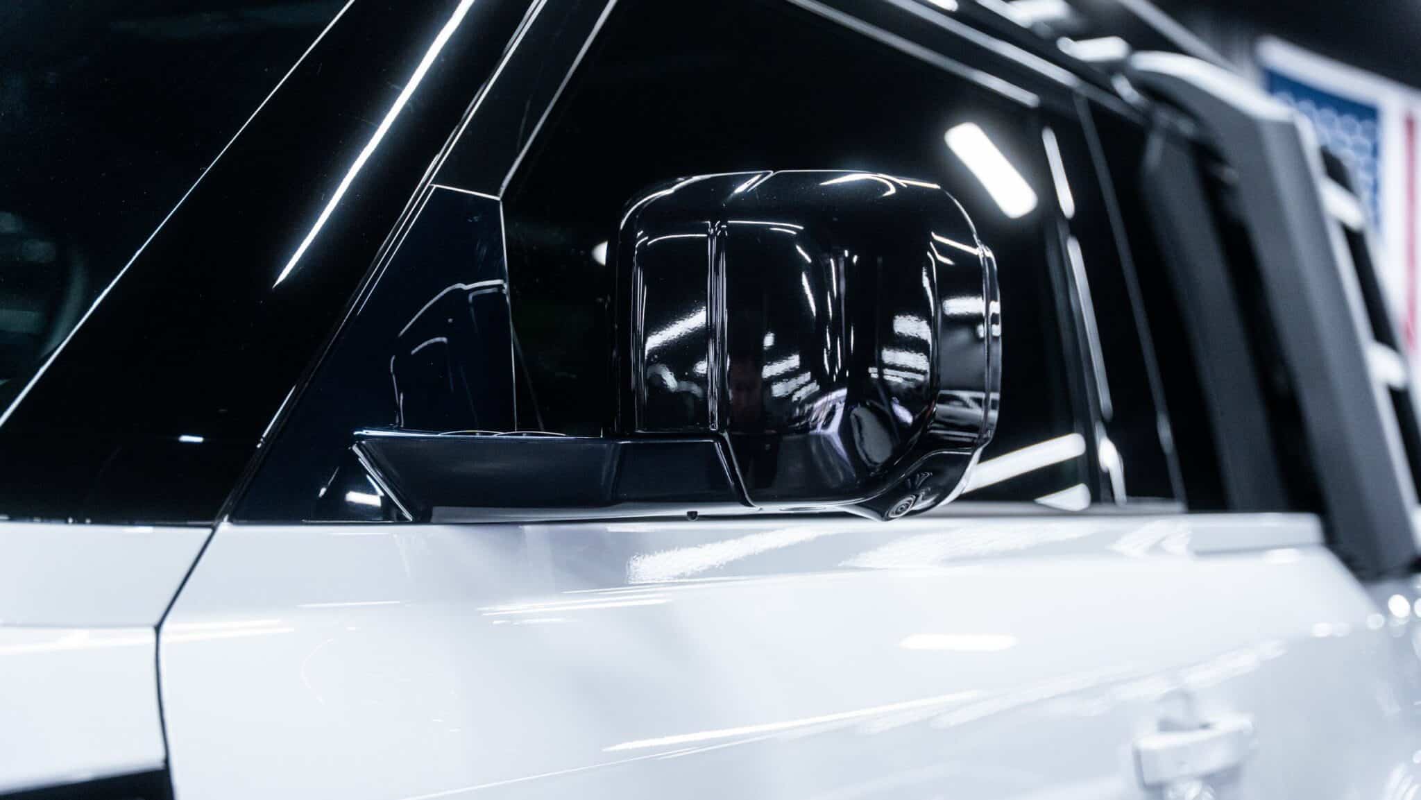 2023 Land Rover Defender - Image 22