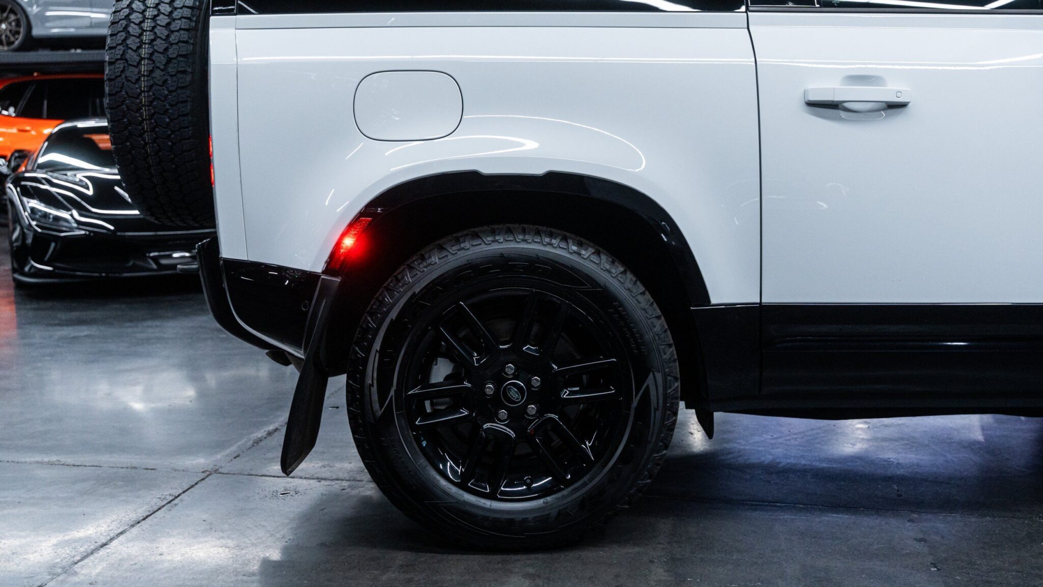 2023 Land Rover Defender - Image 4