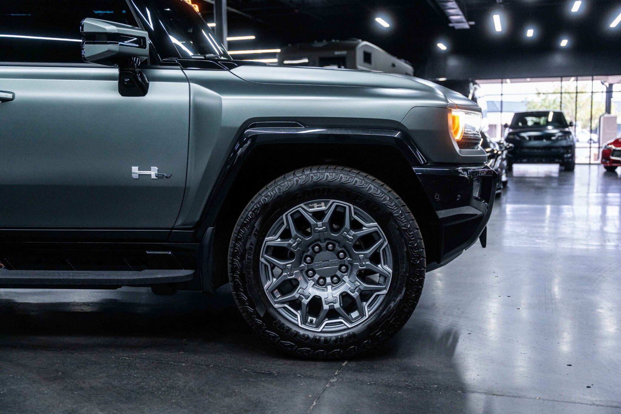 2024 GMC HUMMER EV SUV - Image 2