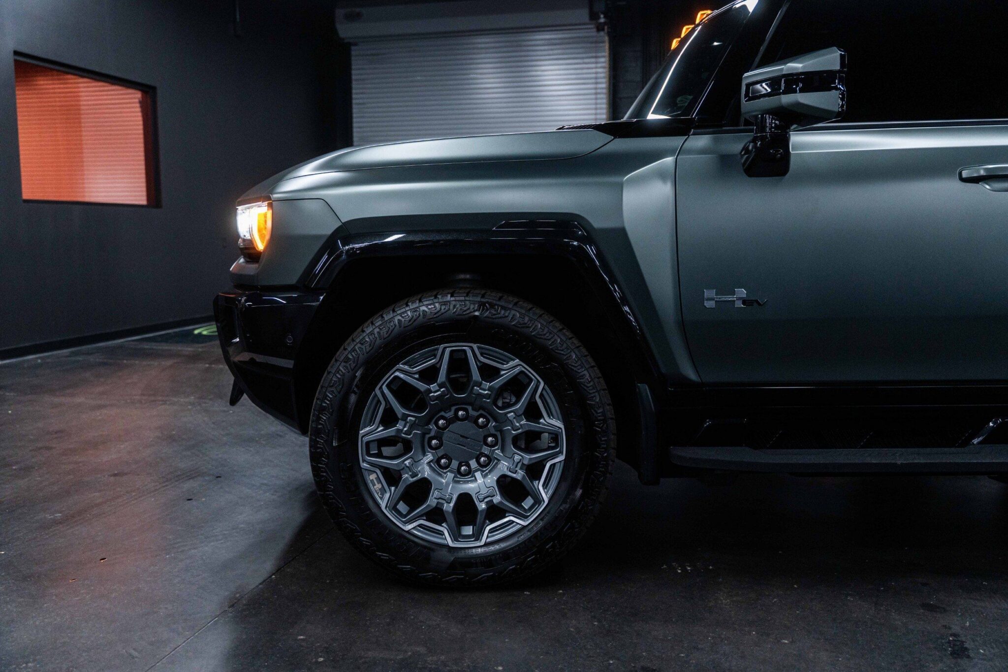2024 GMC HUMMER EV SUV - Image 10