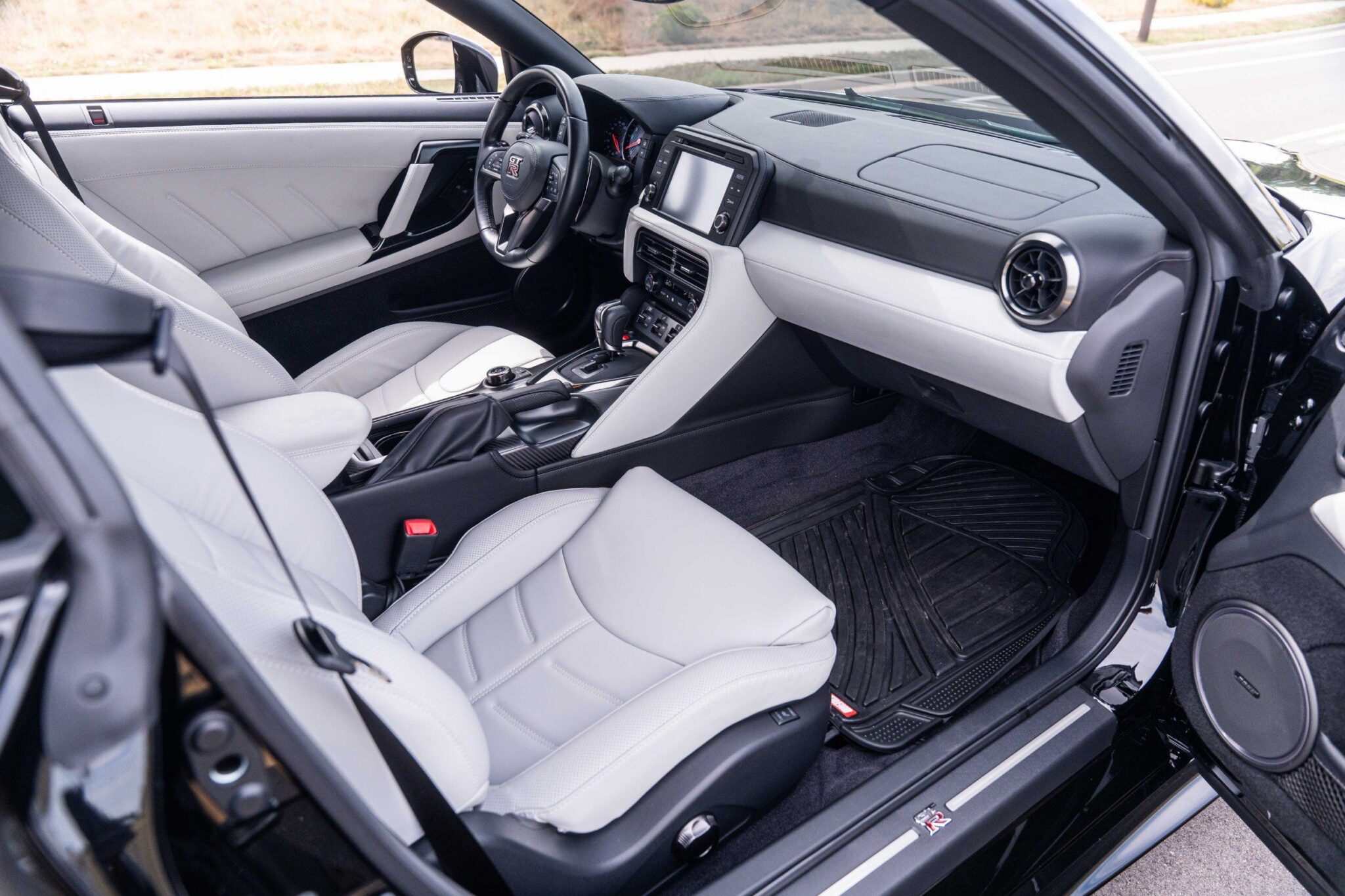 2024 Nissan GT-R - Image 36