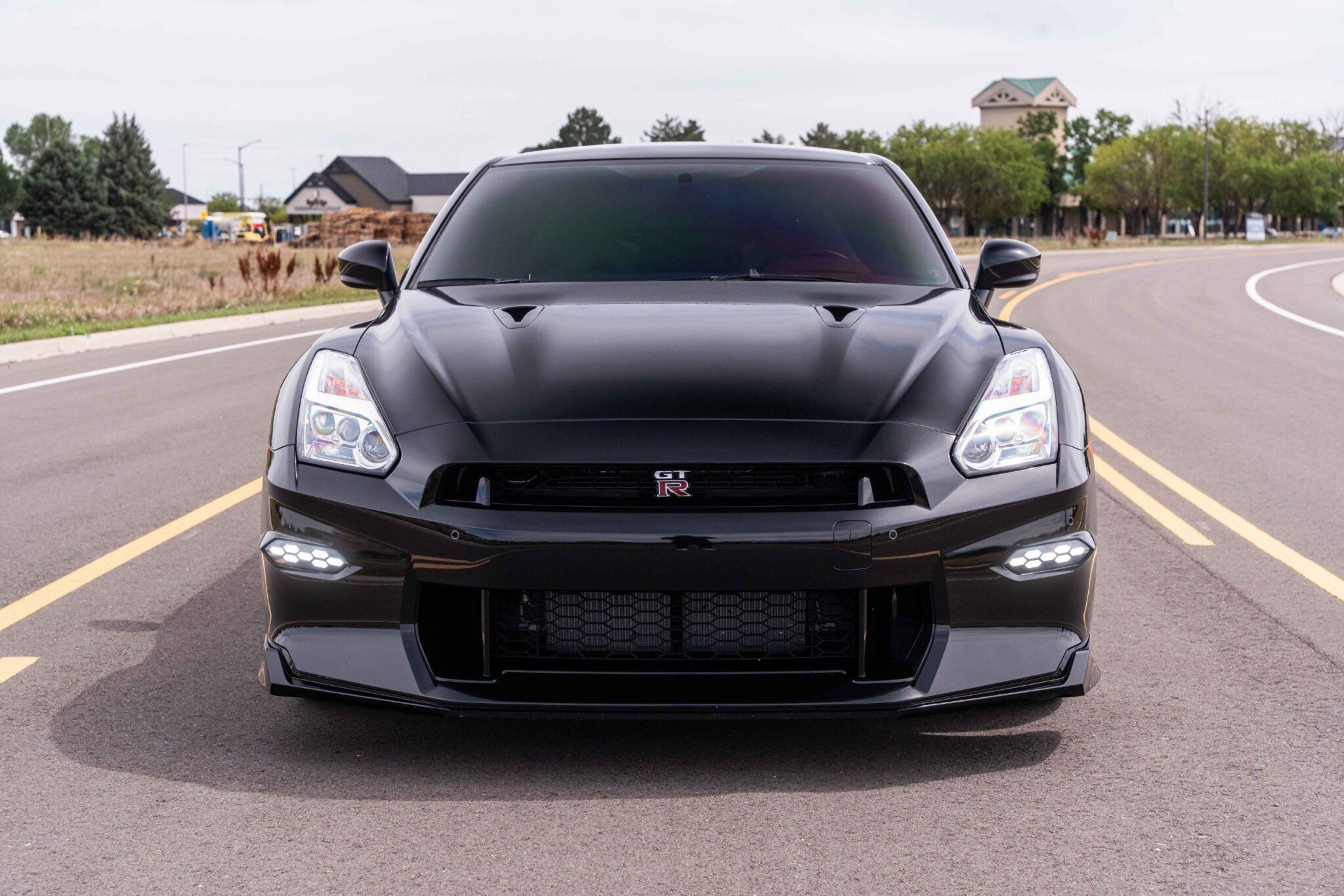 2024 Nissan GT-R - Image 17