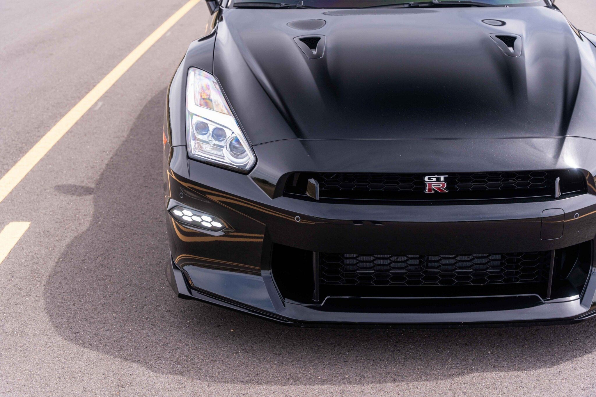 2024 Nissan GT-R - Image 18