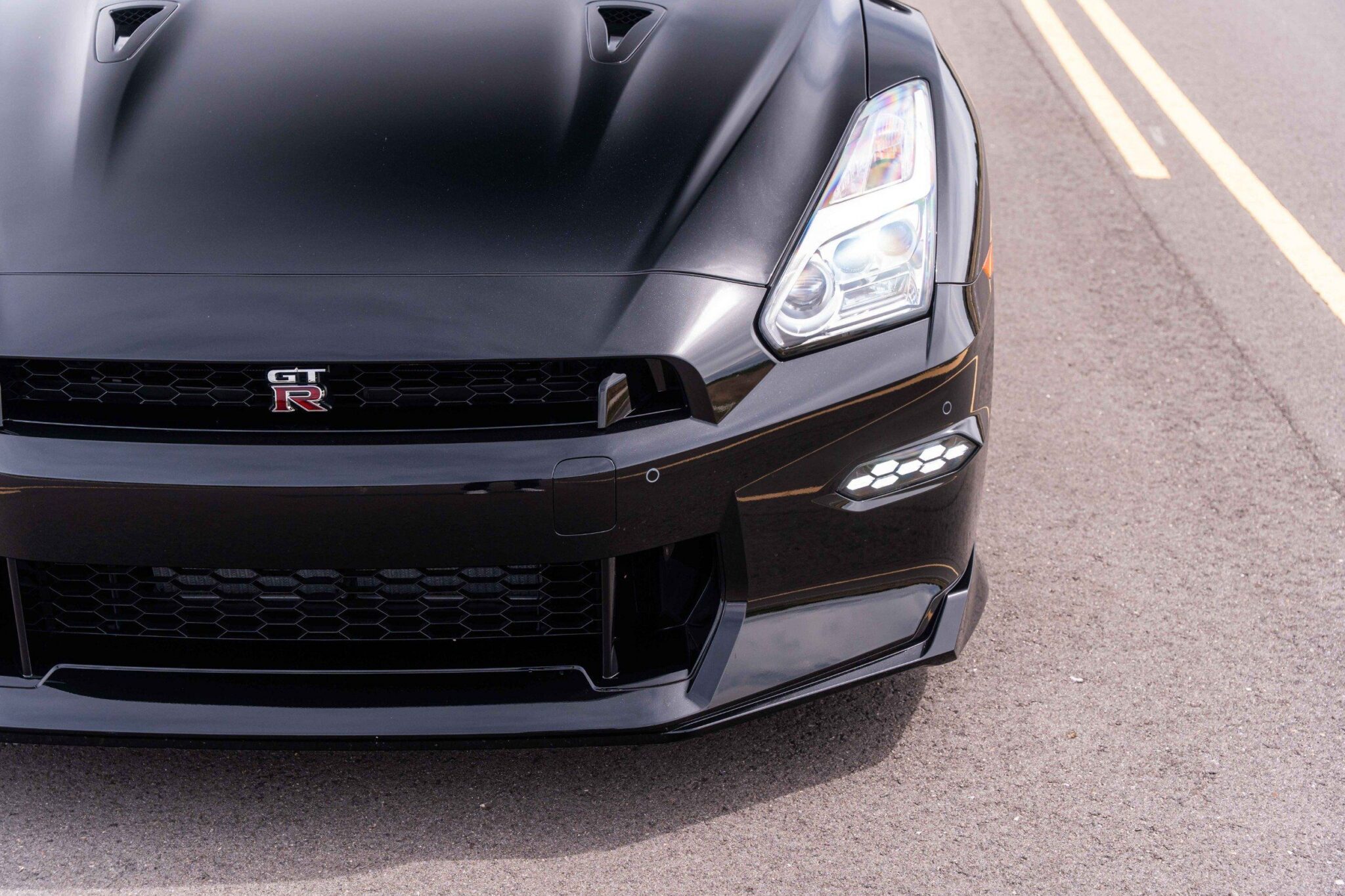 2024 Nissan GT-R - Image 19