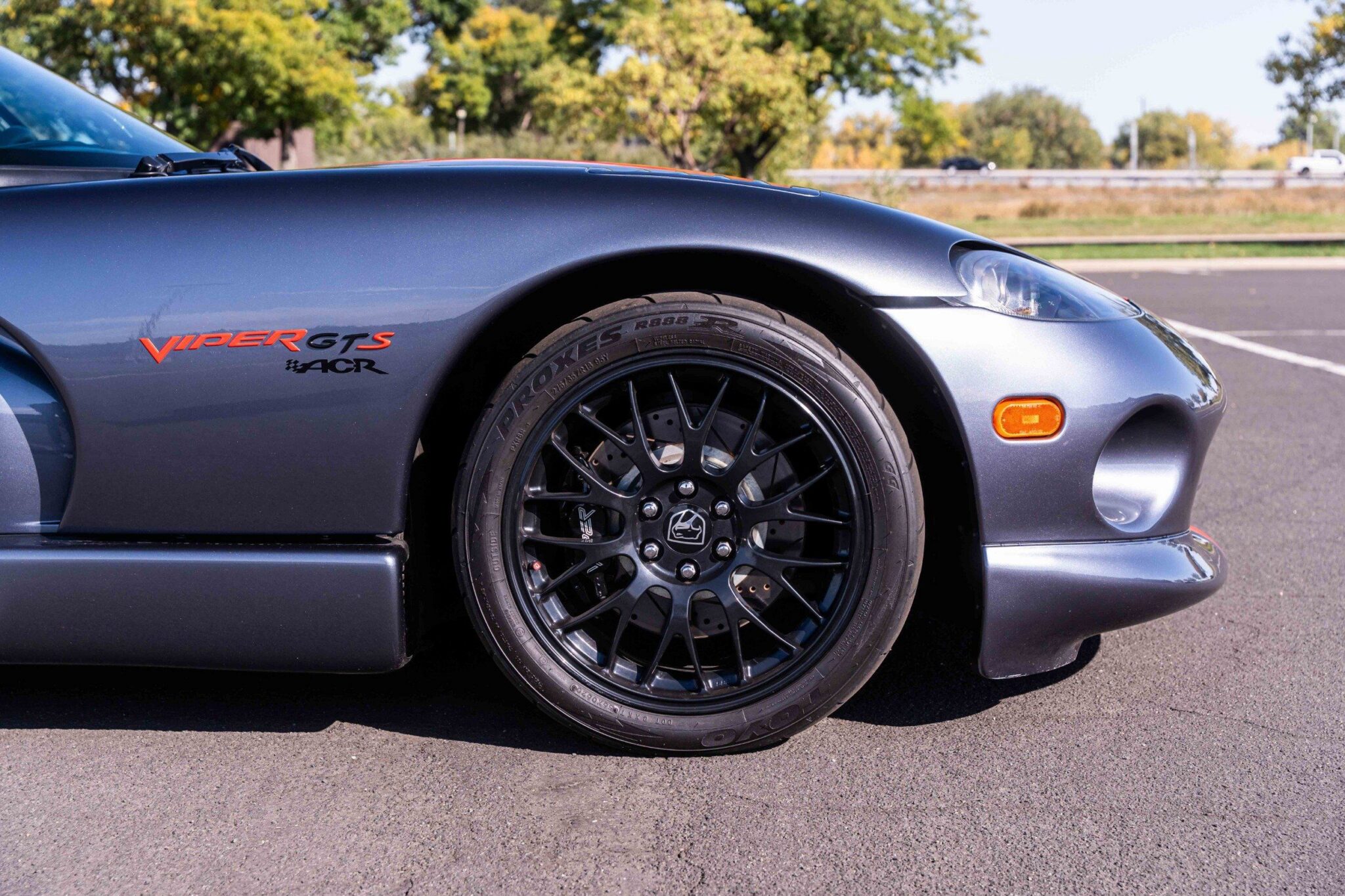 2000 Dodge Viper - Image 2
